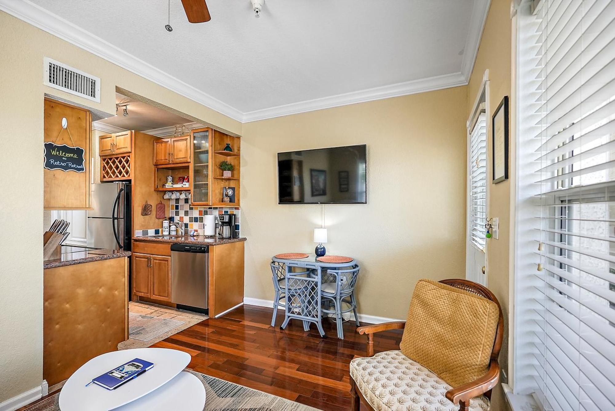 Retro Retreat In Dtsp - Explore The Downtown Area St. Petersburg Exteriér fotografie